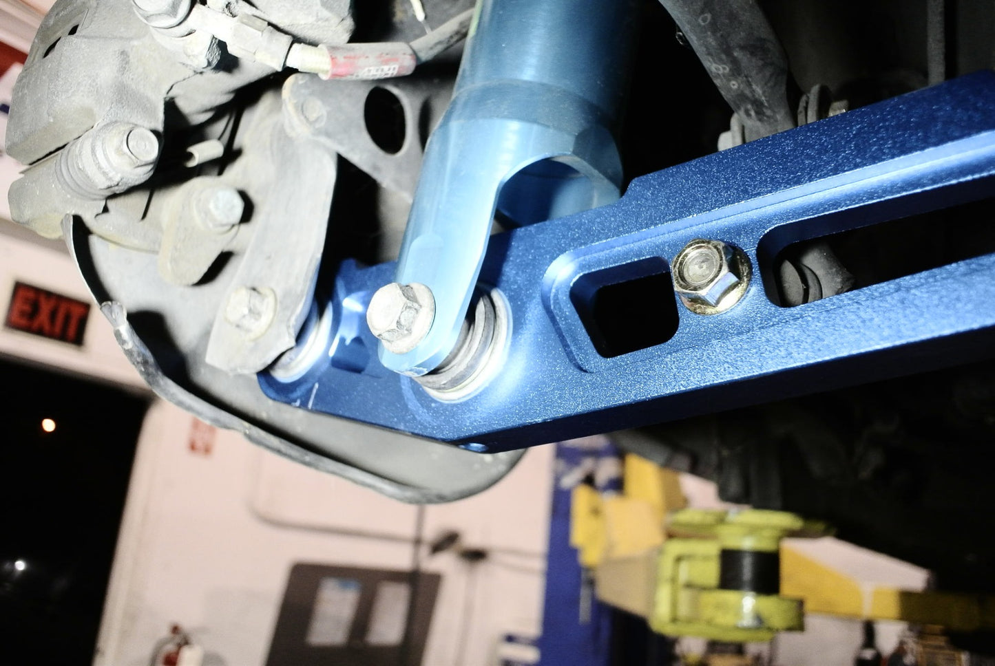 Megan Racing Rear Lower control Arm (Spherical Bushing Equipped) for 94-01 Integra/88-95 Civic