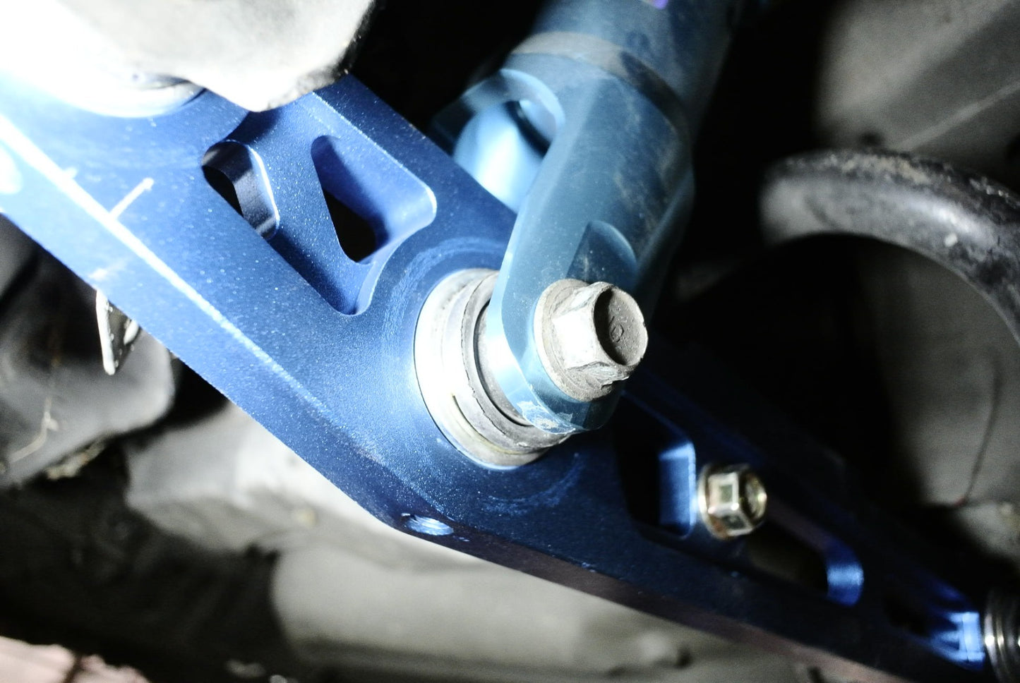 Megan Racing Rear Lower control Arm (Spherical Bushing Equipped) for 94-01 Integra/88-95 Civic